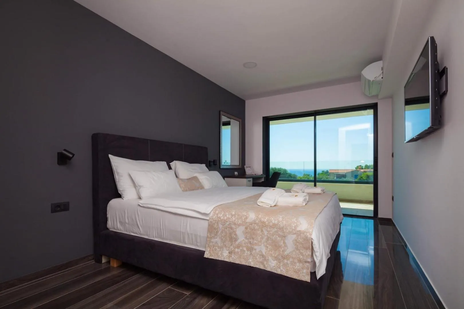 Luxury Villa Eligo With Private Pool And Sea View 프레멘투라 0*,